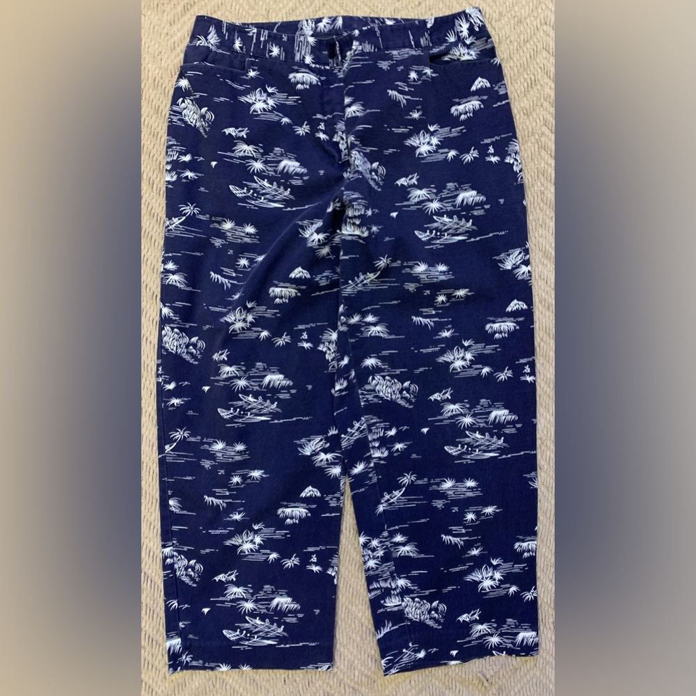 EP | 10 | Navy capris tropical white design cotton/spandex,pockets,zipper front